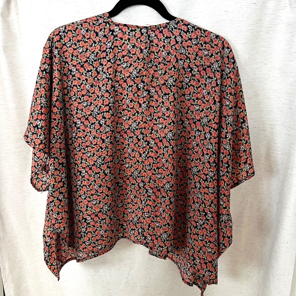 En Crème Size Small Kimono Top